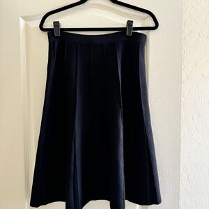 ST JOHN BASICS GORED BLACK SKIRT SIZE 6